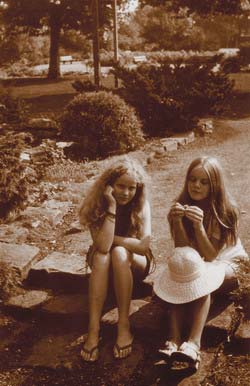 12.  1968. Koogerpark met Brigitte (l)