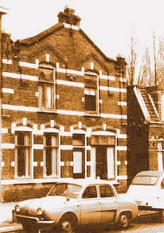 5.  Ouderlijk huis, Stationsstraat, Koog